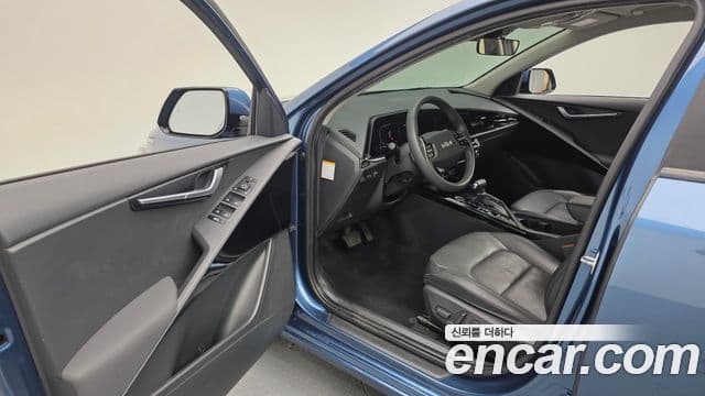 Kia Niro 2022 — Фото 10/20
