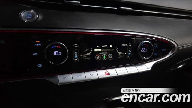 Genesis GV70 2021 — ფოტო 16/20