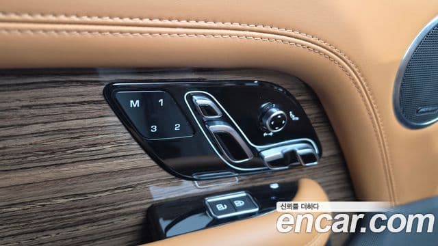 Land Rover Range Rover 2021 — Фото 18/20