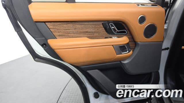Land Rover Range Rover 2021 — Photo 26/45