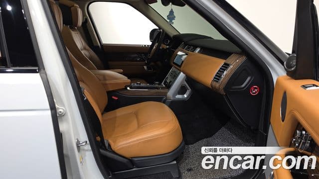 Land Rover Range Rover 2021 — Photo 36/45