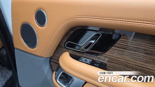 Land Rover Range Rover 2021 — Photo 27/45