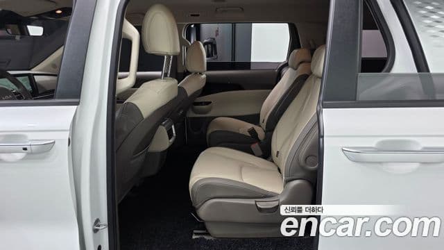 Kia Carnival 2022 — Фото 12/20