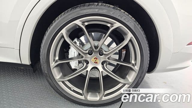 Porsche Cayenne 2020 — Photo 29/33