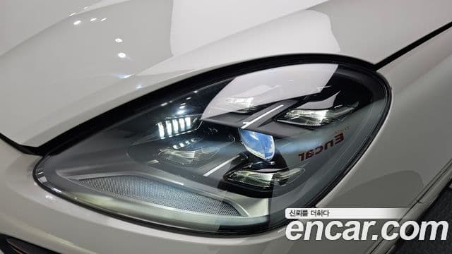 Porsche Cayenne 2020 — Photo 23/33