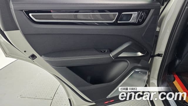 Porsche Cayenne 2020 — Photo 6/33