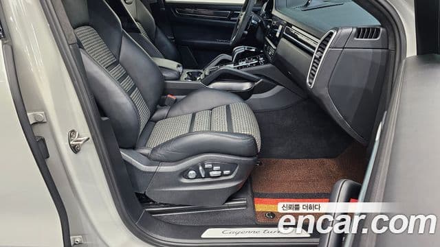 Porsche Cayenne 2020 — Photo 11/33