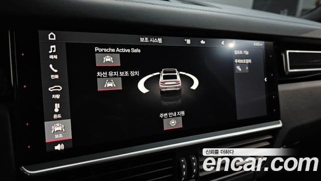 Porsche Cayenne 2020 — Photo 17/33