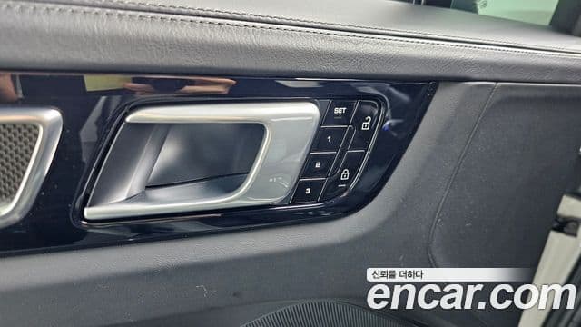 Porsche Cayenne 2020 — Photo 24/33