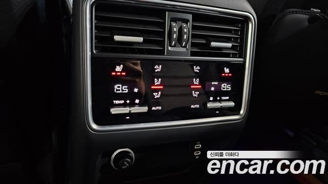 Porsche Cayenne 2020 — Photo 18/33