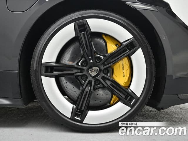 Porsche Taycan 2025 — Photo 6/20