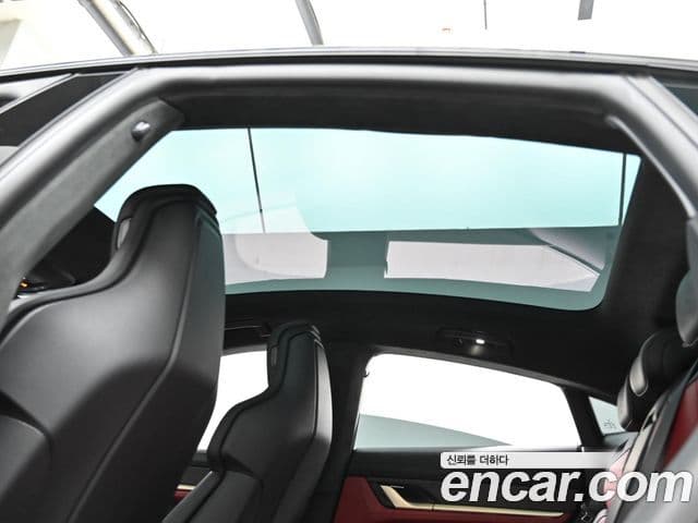 Porsche Taycan 2025 — Photo 13/20