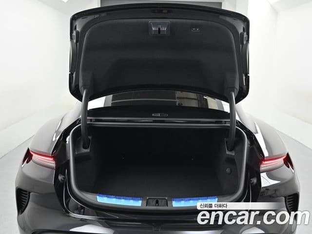 Porsche Taycan 2025 — Photo 18/20