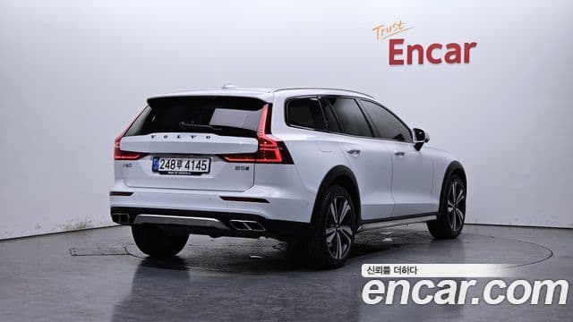 Volvo V60 Cross Country 2021 — Şəkil 2/20
