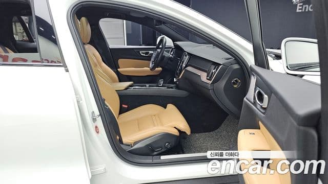 Volvo V60 Cross Country 2021 — Şəkil 11/20