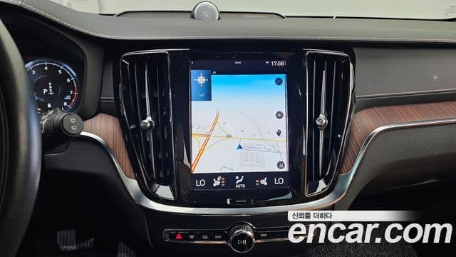 Volvo V60 Cross Country 2021 — Şəkil 14/20