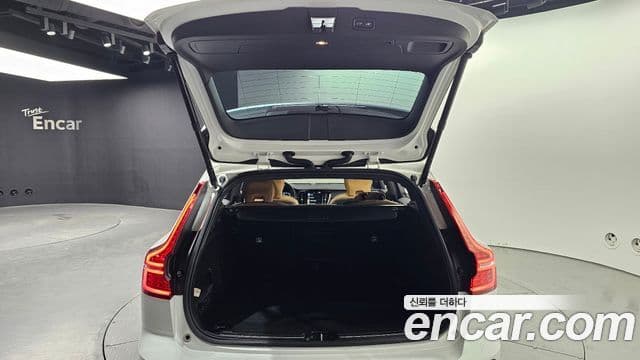 Volvo V60 Cross Country 2021 — Şəkil 20/20