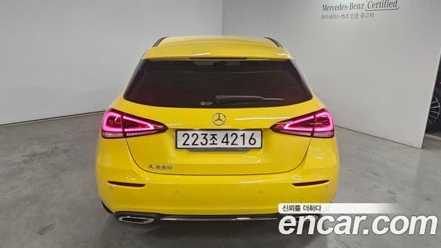 Mercedes-Benz A-Class 2023 — ფოტო 3/17