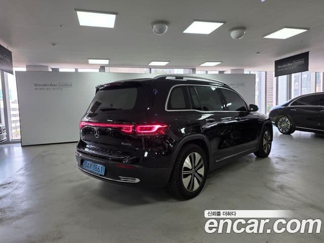Mercedes-Benz EQB 2023 — ფოტო 11/17