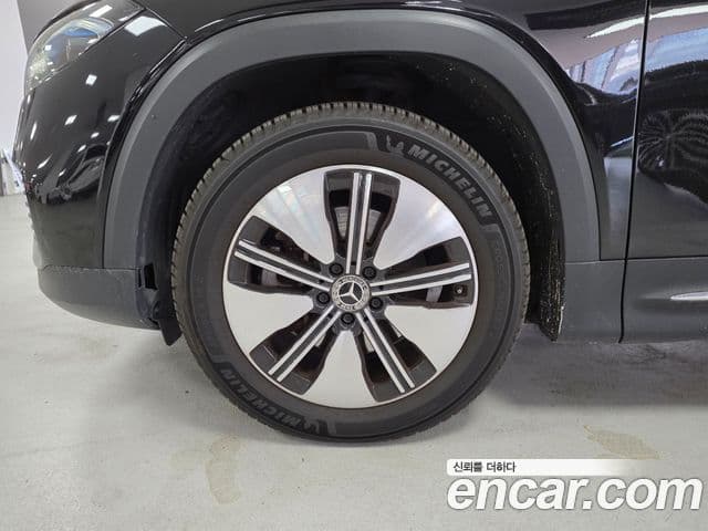 Mercedes-Benz EQB 2023 — ფოტო 7/17