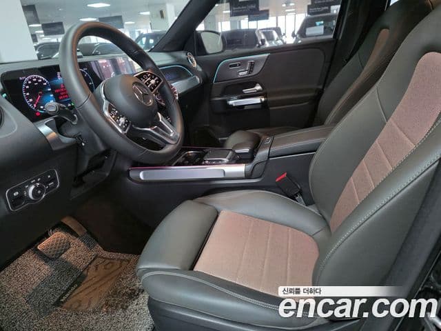 Mercedes-Benz EQB 2023 — ფოტო 14/17