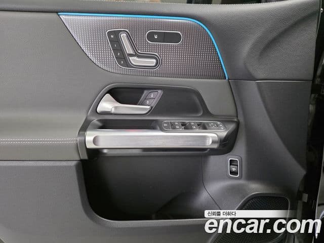 Mercedes-Benz EQB 2023 — ფოტო 15/17