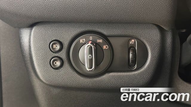 Mini Cooper Clubman 2022 — ფოტო 14/20