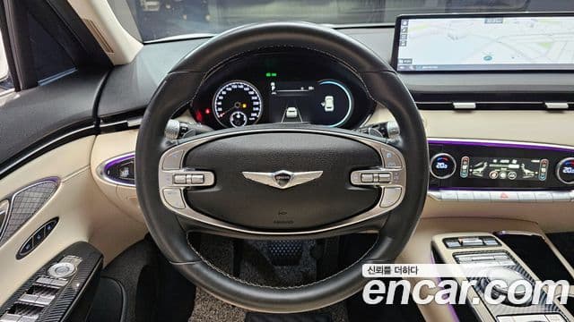 Genesis GV70 2021 — ფოტო 13/20