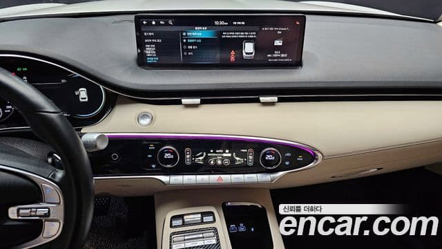 Genesis GV70 2021 — ფოტო 14/20