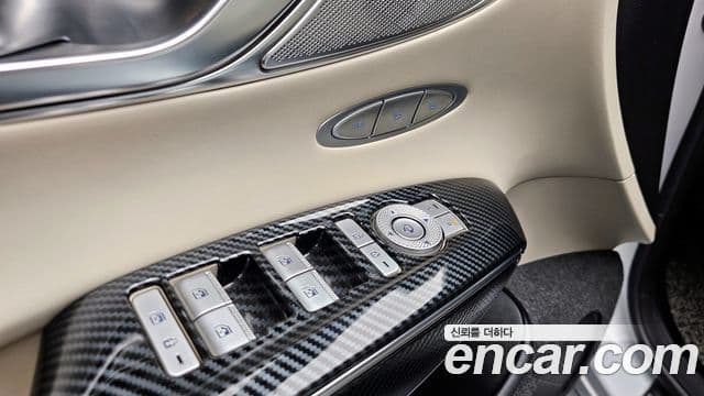 Genesis GV70 2021 — ფოტო 17/20
