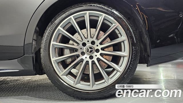 Mercedes-Benz S-Class 2021 — Photo 26/38