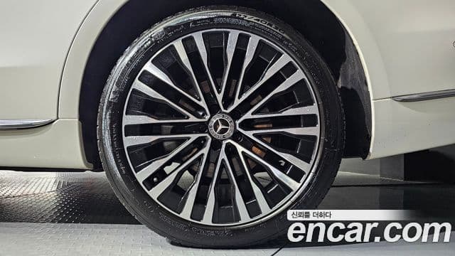 Mercedes-Benz S-Class 2022 — Photo 18/34