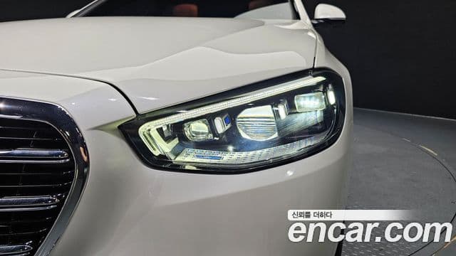 Mercedes-Benz S-Class 2022 — Photo 26/34