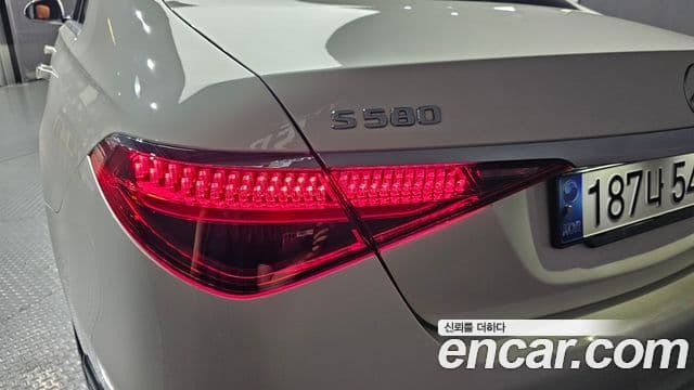 Mercedes-Benz S-Class 2022 — Photo 27/34