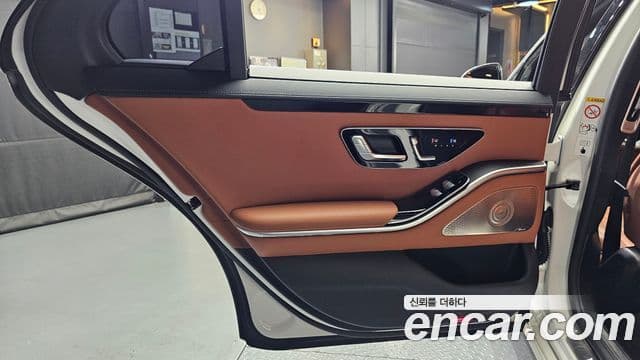 Mercedes-Benz S-Class 2022 — Photo 28/34