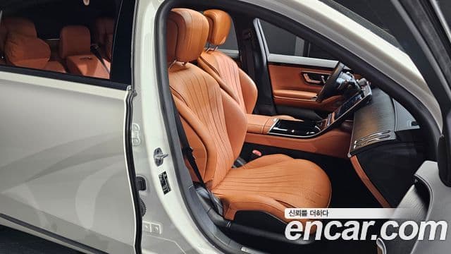 Mercedes-Benz S-Class 2022 — Photo 9/34