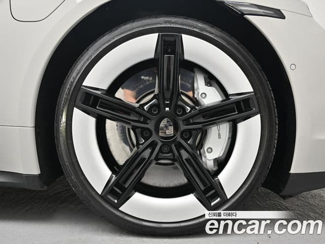 Porsche Taycan 2025 — Photo 16/20
