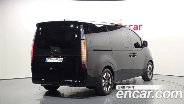 Hyundai Staria 2023 — Фото 2/20
