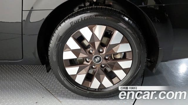 Hyundai Staria 2023 — Photo 30/34
