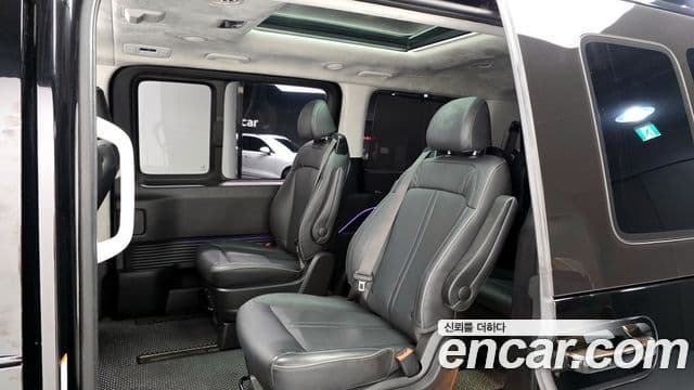 Hyundai Staria 2023 — Photo 33/34