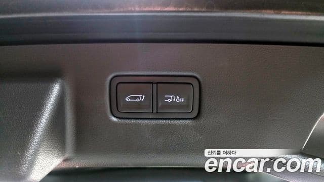 Hyundai Staria 2023 — Photo 3/34