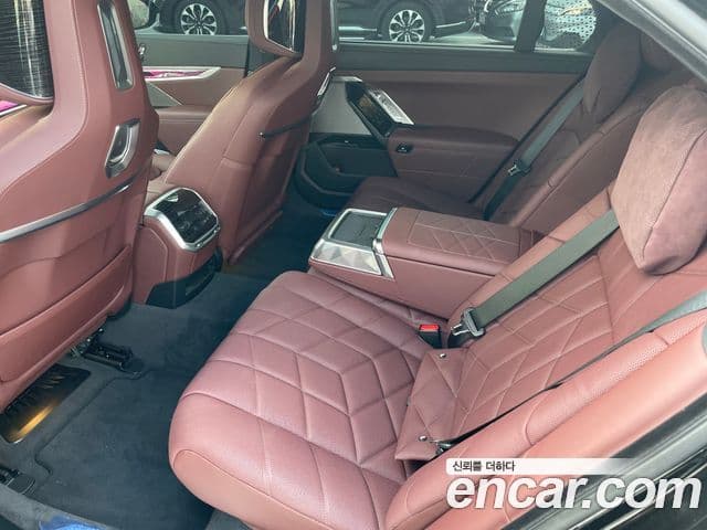 BMW 7 Series 2025 — Şəkil 10/18