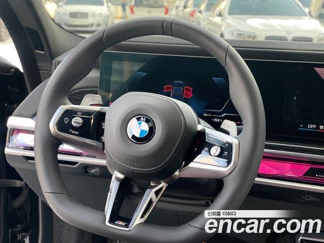 BMW 7 Series 2025 — фото 14 из 18