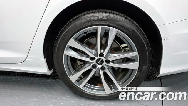 Audi A6 2021 — Photo 28/33
