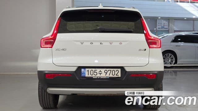 Volvo XC40 2020 — Photo 16/20