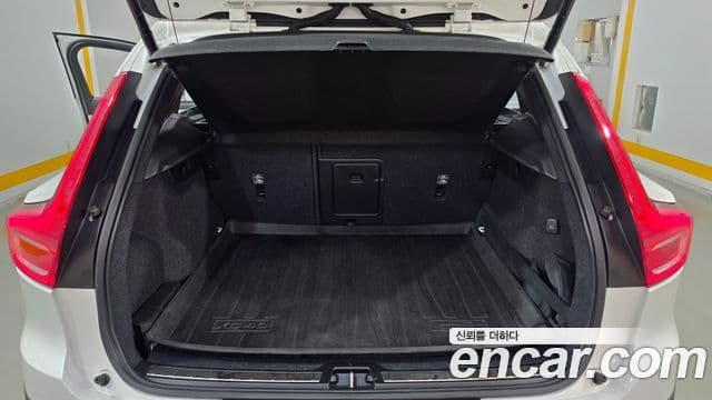 Volvo XC40 2020 — Photo 11/20