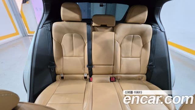 Volvo XC40 2020 — Photo 18/20