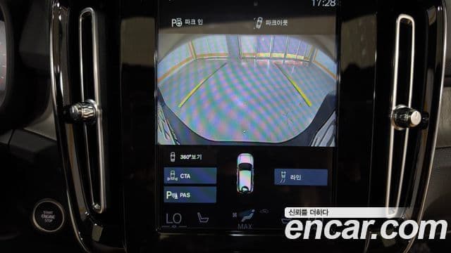 Volvo XC40 2020 — Photo 10/20