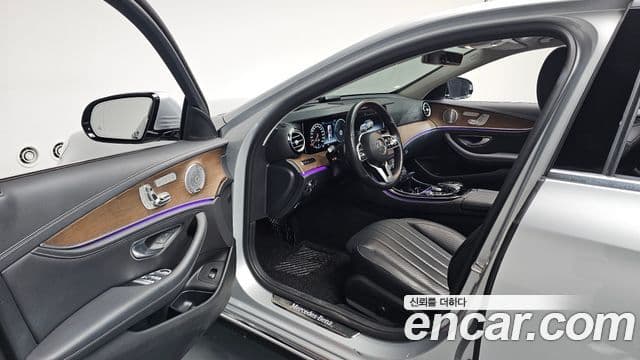 Mercedes-Benz E-Class 2020 — Фото 10/20