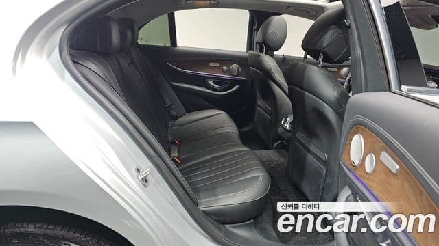 Mercedes-Benz E-Class 2020 — Фото 11/20